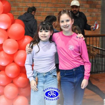 3º e 4º ano vivem momentos especiais ao lado dos pais durante homenagens no Colégio