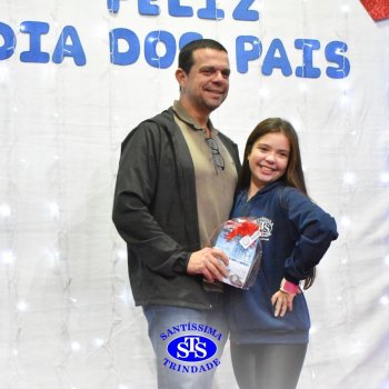 3º e 4º ano vivem momentos especiais ao lado dos pais durante homenagens no Colégio