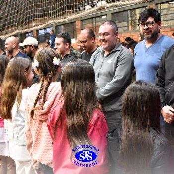 3º e 4º ano vivem momentos especiais ao lado dos pais durante homenagens no Colégio