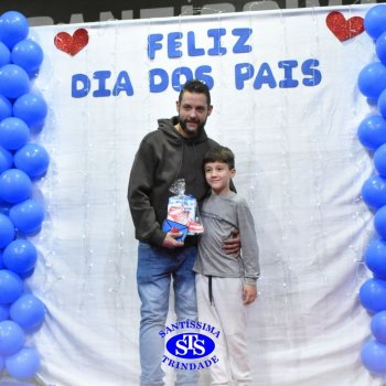3º e 4º ano vivem momentos especiais ao lado dos pais durante homenagens no Colégio