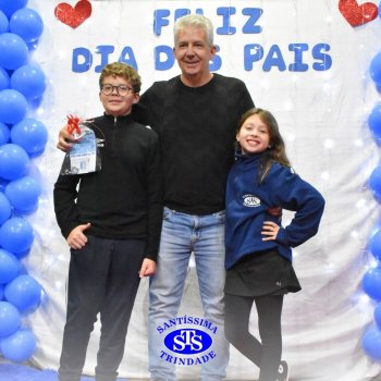 3º e 4º ano vivem momentos especiais ao lado dos pais durante homenagens no Colégio