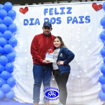 3º e 4º ano vivem momentos especiais ao lado dos pais durante homenagens no Colégio