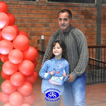 3º e 4º ano vivem momentos especiais ao lado dos pais durante homenagens no Colégio