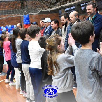3º e 4º ano vivem momentos especiais ao lado dos pais durante homenagens no Colégio