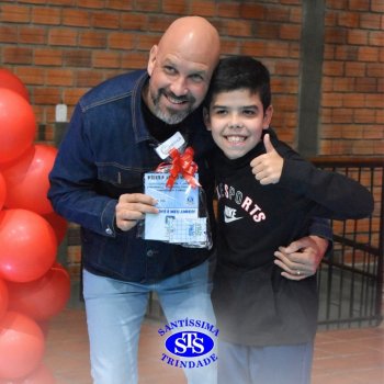 3º e 4º ano vivem momentos especiais ao lado dos pais durante homenagens no Colégio