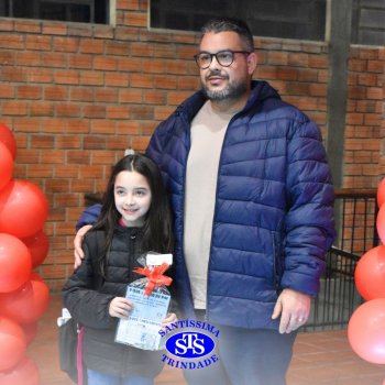 3º e 4º ano vivem momentos especiais ao lado dos pais durante homenagens no Colégio
