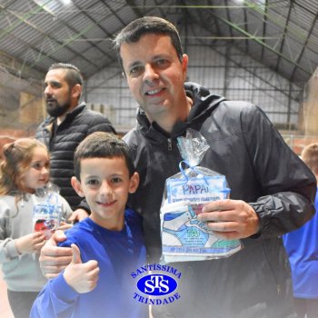 3º e 4º ano vivem momentos especiais ao lado dos pais durante homenagens no Colégio