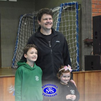 3º e 4º ano vivem momentos especiais ao lado dos pais durante homenagens no Colégio
