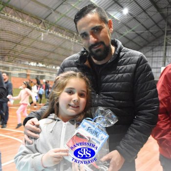 3º e 4º ano vivem momentos especiais ao lado dos pais durante homenagens no Colégio