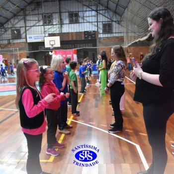 Conexão entre mães e filhos fica evidente nas homenagens do 3º e 4º anos