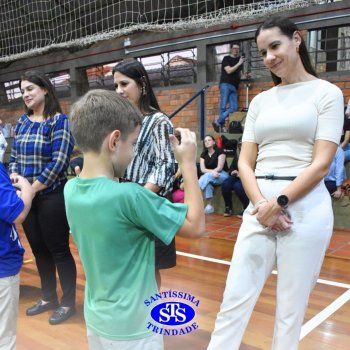 Conexão entre mães e filhos fica evidente nas homenagens do 3º e 4º anos