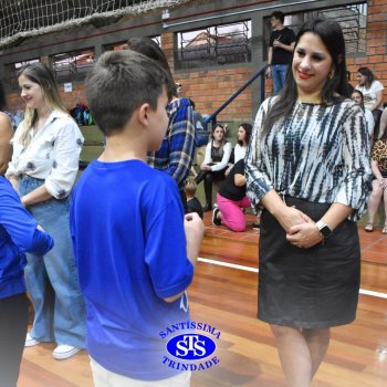 Conexão entre mães e filhos fica evidente nas homenagens do 3º e 4º anos