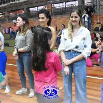 Conexão entre mães e filhos fica evidente nas homenagens do 3º e 4º anos