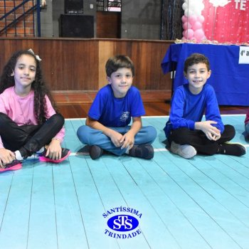 Conexão entre mães e filhos fica evidente nas homenagens do 3º e 4º anos
