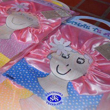 Conexão entre mães e filhos fica evidente nas homenagens do 3º e 4º anos