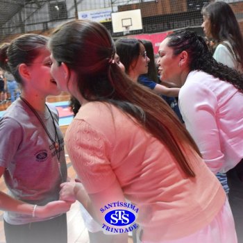 Conexão entre mães e filhos fica evidente nas homenagens do 3º e 4º anos