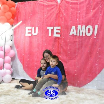 Conexão entre mães e filhos fica evidente nas homenagens do 3º e 4º anos