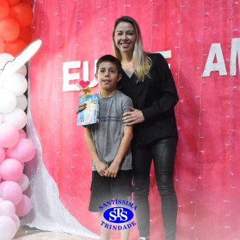 Conexão entre mães e filhos fica evidente nas homenagens do 3º e 4º anos