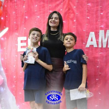 Conexão entre mães e filhos fica evidente nas homenagens do 3º e 4º anos