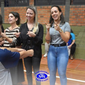 Conexão entre mães e filhos fica evidente nas homenagens do 3º e 4º anos