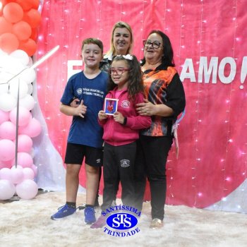Conexão entre mães e filhos fica evidente nas homenagens do 3º e 4º anos