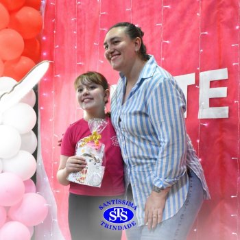 Conexão entre mães e filhos fica evidente nas homenagens do 3º e 4º anos