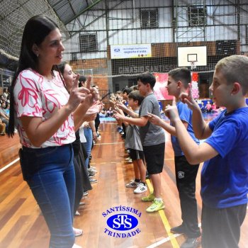 Conexão entre mães e filhos fica evidente nas homenagens do 3º e 4º anos