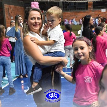 Conexão entre mães e filhos fica evidente nas homenagens do 3º e 4º anos