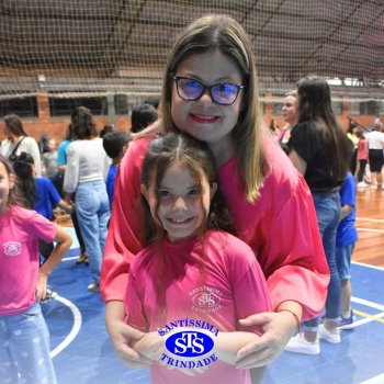 Conexão entre mães e filhos fica evidente nas homenagens do 3º e 4º anos