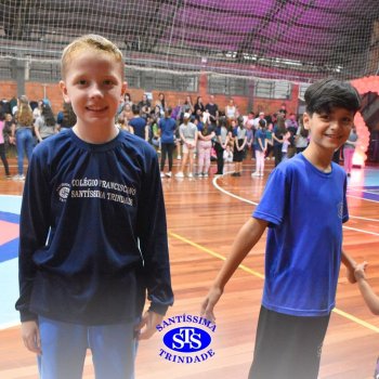 Conexão entre mães e filhos fica evidente nas homenagens do 3º e 4º anos