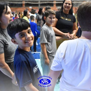 Conexão entre mães e filhos fica evidente nas homenagens do 3º e 4º anos