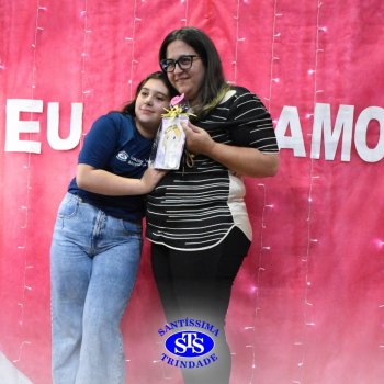 Conexão entre mães e filhos fica evidente nas homenagens do 3º e 4º anos