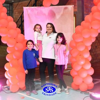 Conexão entre mães e filhos fica evidente nas homenagens do 3º e 4º anos