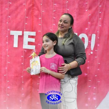Conexão entre mães e filhos fica evidente nas homenagens do 3º e 4º anos