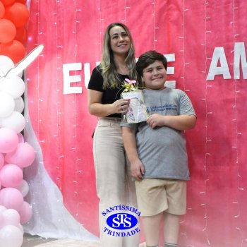 Conexão entre mães e filhos fica evidente nas homenagens do 3º e 4º anos