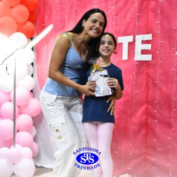 Conexão entre mães e filhos fica evidente nas homenagens do 3º e 4º anos