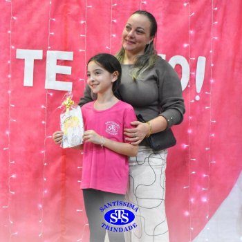 Conexão entre mães e filhos fica evidente nas homenagens do 3º e 4º anos