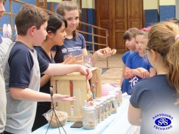 Feira de Ciências com alunos do 6º e 7º anos