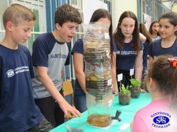 Feira de Ciências com alunos do 6º e 7º anos