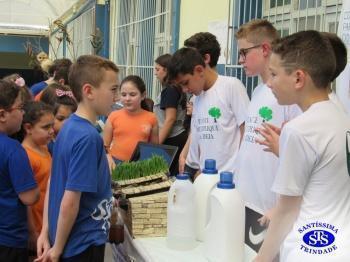 Feira de Ciências com alunos do 6º e 7º anos