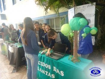 Feira de Ciências com alunos do 6º e 7º anos