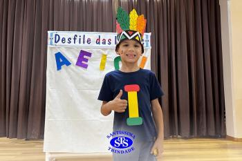 Desfile das Letras dos alunos do Infantil 5