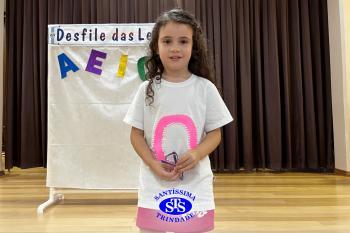 Desfile das Letras dos alunos do Infantil 5