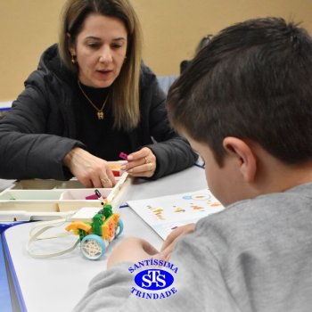 Dia da Família na Robótica promove a convivência com construção e corrida de robôs