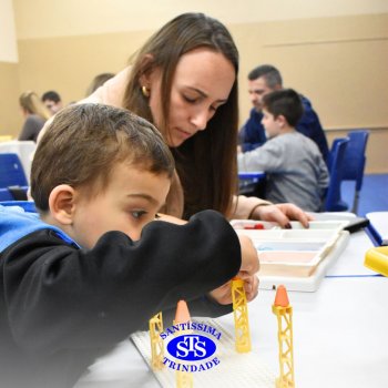 Dia da Família na Robótica promove a convivência com construção e corrida de robôs