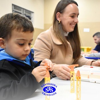Dia da Família na Robótica promove a convivência com construção e corrida de robôs