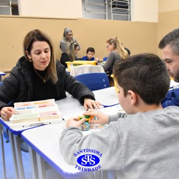 Dia da Família na Robótica promove a convivência com construção e corrida de robôs