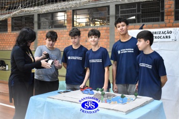 Estudantes colocam em prática seus conhecimentos na Feira de Ciências | 8º ano