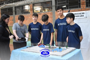 Estudantes colocam em prática seus conhecimentos na Feira de Ciências | 8º ano