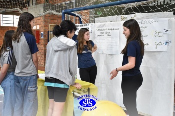 Estudantes colocam em prática seus conhecimentos na Feira de Ciências | 8º ano